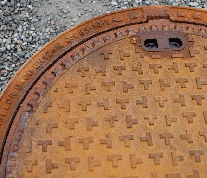 Šachtový poklop bez odvětrání v litino-betonovém rámu KD 05 - foto č.4