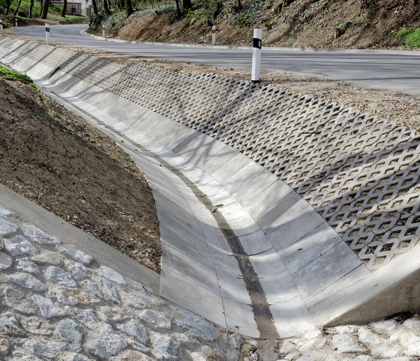 Zatravňovací dlažba ANDEZIT® barva natural