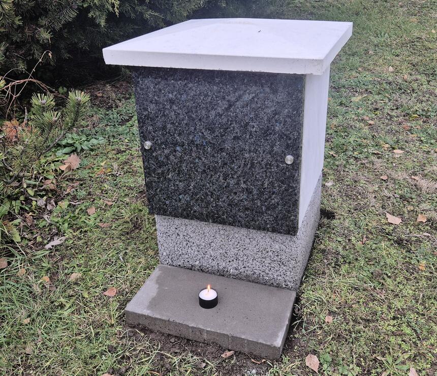 Kolumbárium Prefa 1 (dlaždice HBG 40/20 a svíčka nejsou součástí dodávky) - foto č.4