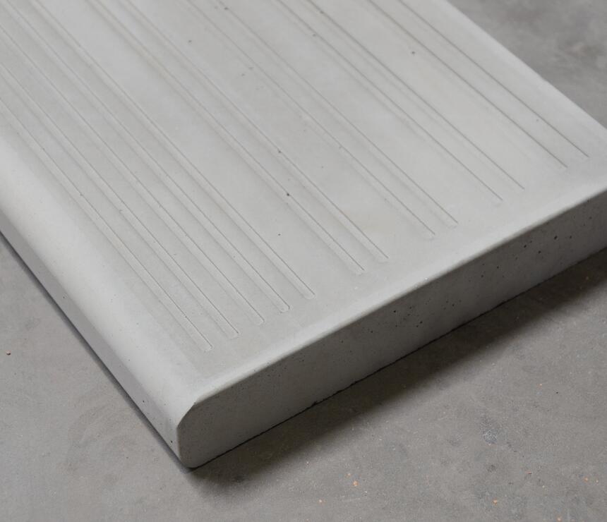 Betonový bazénový lem s protiskluzovým páskem, barva natural - foto č.4