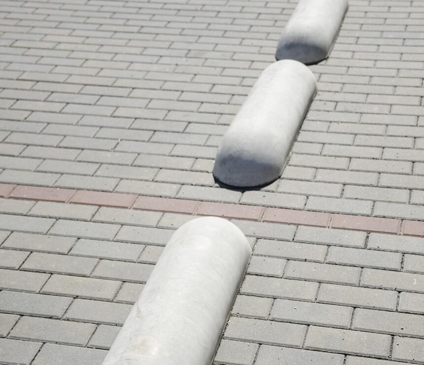 Betonová zábrana pod kola barva natural