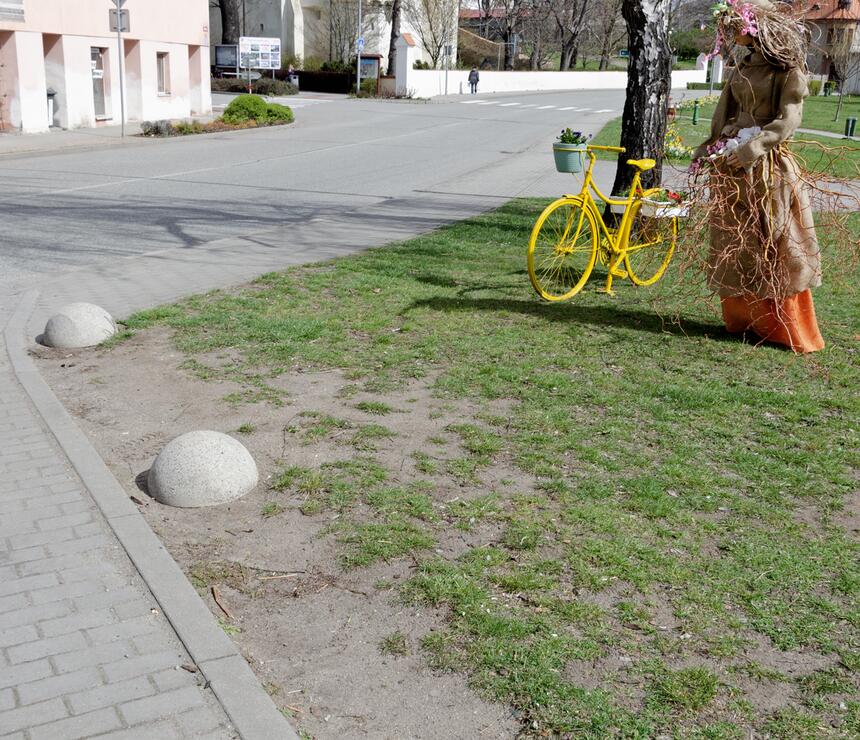 Betonová polokoule barva natural povrch tryskaný - foto č.9