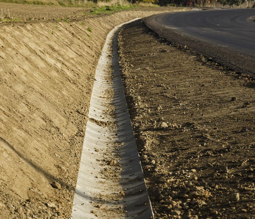 Betonový odvodňovací žlab