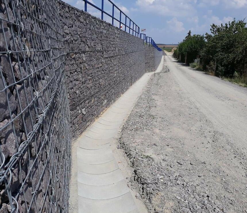 Betonový odvodňovací žlab