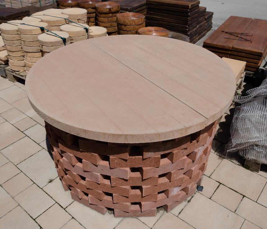 Betonový poklop na studnu dvoudílný DEKOR dřevo barva karamelová - foto č.9