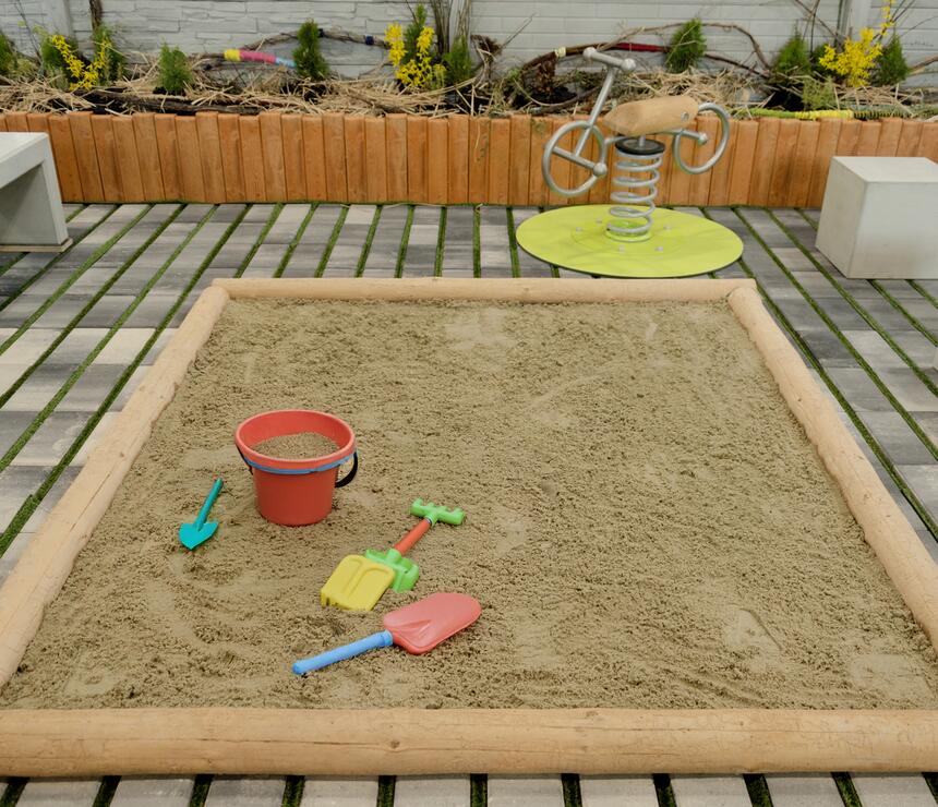 Betonový ohradník DEKOR dřevo barva béžová - foto č.6