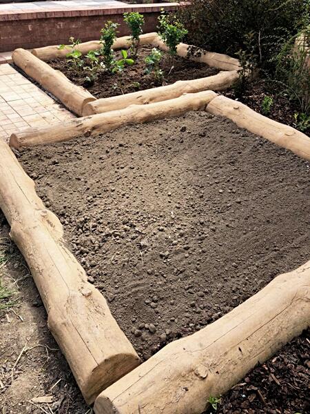 Betonový kmen DEKOR dřevo barva béžová