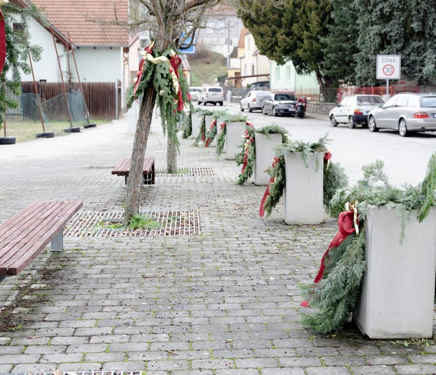 Betonový květináč Zora barva natural povrch hladký - foto č.10