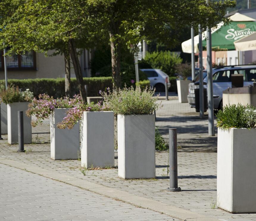 Betonový květináč Zora barva natural povrch hladký - foto č.6