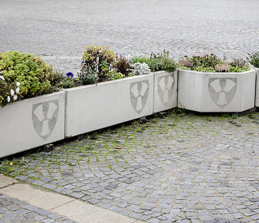 Betonový květináč Sandra, Nela, Xena barva natural povrch tryskané logo - foto č.5