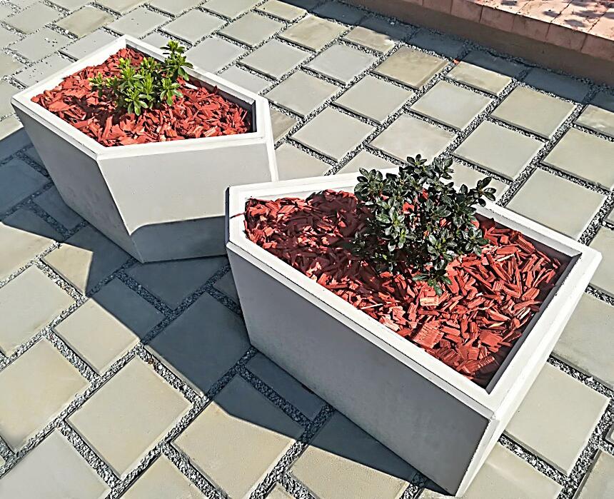 Betonový květináč Stela barva natural povrch hladký