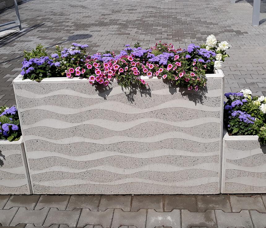 Betonový květináč Nela, Linda barva natural povrch tryskaná vlnka - foto č.11
