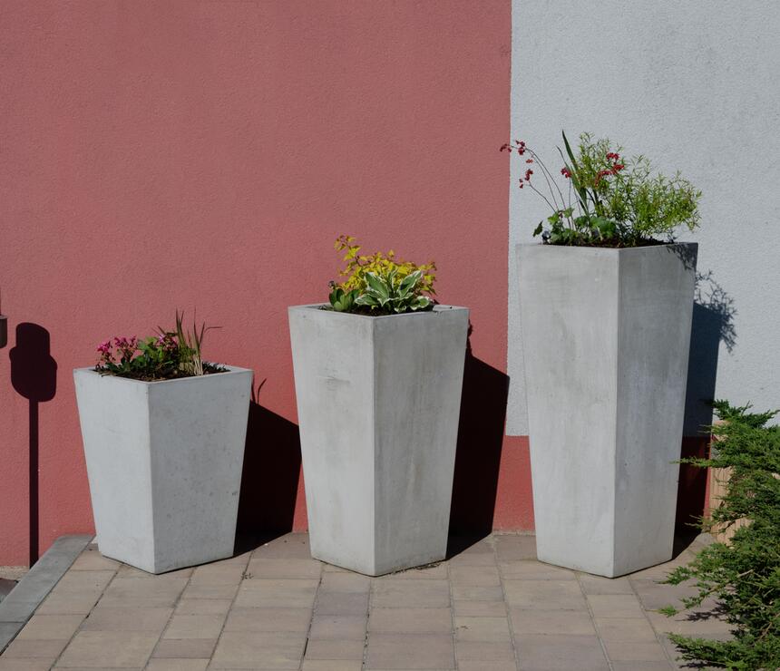Betonový květináč Sára I, II a III barva natural povrch hladký - foto č.8