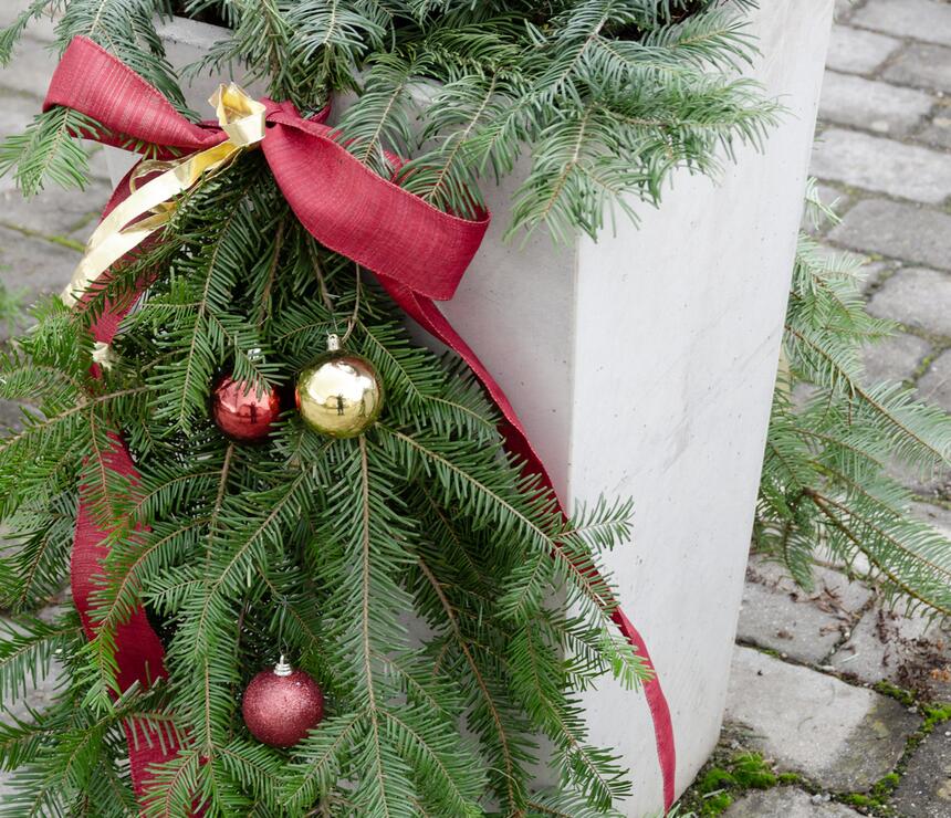 Betonový květináč Sára II barva natural povrch hladký - foto č.9