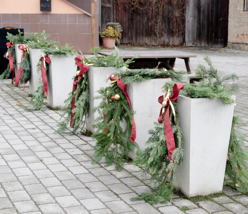Betonový květináč Sára II barva natural povrch hladký - foto č.10