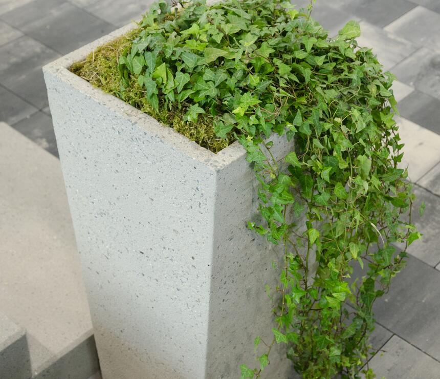 Betonový květináč Sára III barva natural povrch tryskaný - foto č.11