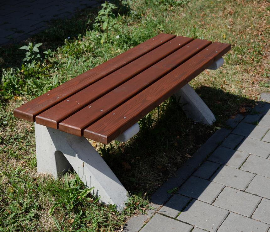 Lavička C - betonové nohy, dřevěný sedák barva TEAK, bez opěradla - foto č.5