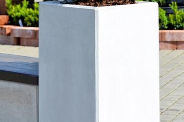 Venkovní betonový květináč Zora | Betonové květináče - ukázky