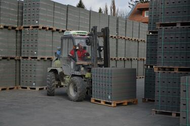 Naše bednicí tvarovky o šířce 15 cm jsou připraveny k odeslání, kam si řeknete | Ztracené bednění 15 cm – praktické řešení pro menší stavby