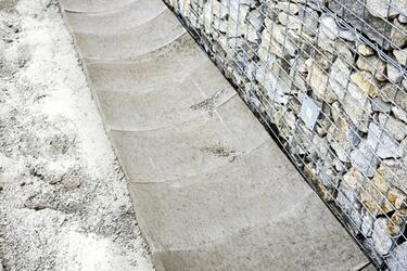 Betonové žlaby Prefa - různé rozměry | Více než 30letá tradice výroby odvodňovacích žlabů