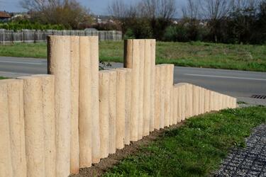 Zahradní palisáda může být i skvělý oddělovací prvek | Palisády jsou ideální volba pro všechny zahrádkářské nadšence